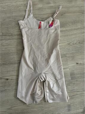 NWT SPANX Women's XS OnCore Open-Bust Mid-Thigh Bodysuit Shapewer 10130R Nude